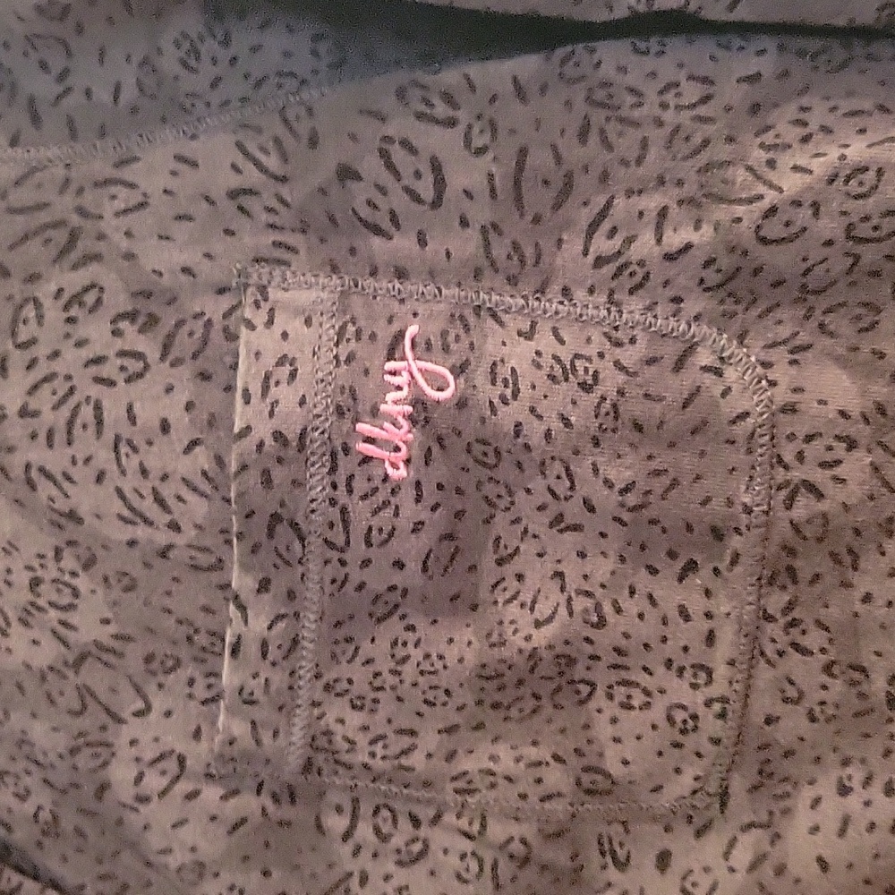 DKNY Black animal print Pajama Set with Pink Trim medium - Picture 3 of 11